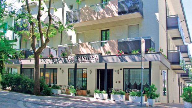 hotel_basileaniagara_featured